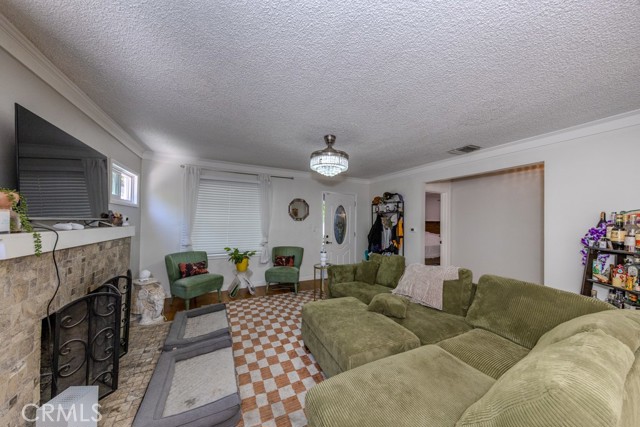 4712 Townsend Avenue, Los Angeles CA: https://media.crmls.org/medias/81129989-0ffd-49ec-ae6d-f2ea99c4a53d.jpg