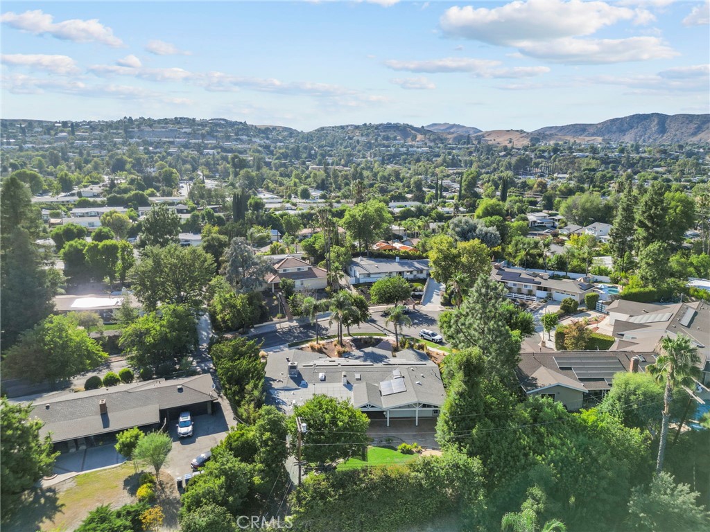 https://media.crmls.org/medias/811353b0-8588-4541-bd70-da32b4ea9ca3.jpg?preset=X-Large
