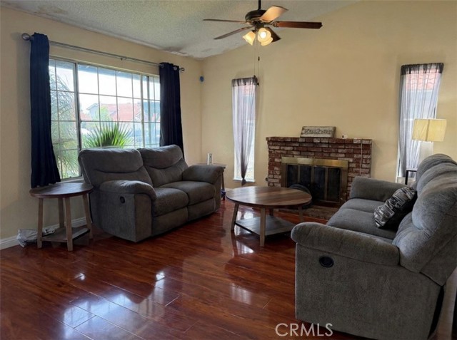 Detail Gallery Image 2 of 8 For 3447 Yuba Cir, Riverside,  CA 92503 - 4 Beds | 2 Baths