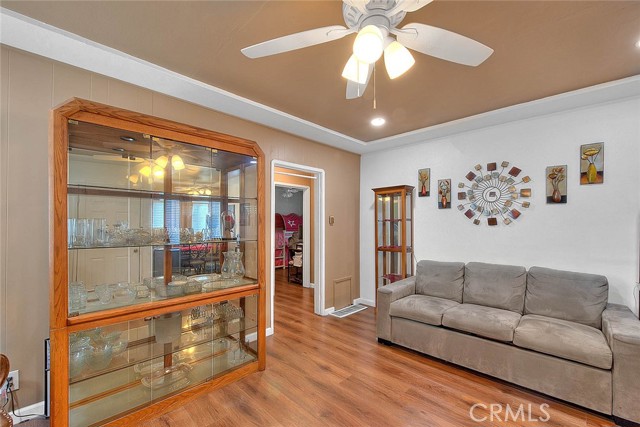 Detail Gallery Image 9 of 44 For 355 E Century Bld, Los Angeles,  CA 90003 - 2 Beds | 1 Baths