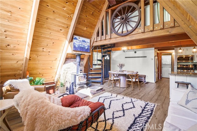 Detail Gallery Image 11 of 30 For 33020 Arrowbear Dr, Running Springs,  CA 92382 - 3 Beds | 2/1 Baths