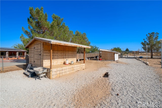14221 Tumbleweed Road, Phelan CA: https://media.crmls.org/medias/8114397d-e88e-458c-a9c4-8c45570329f6.jpg