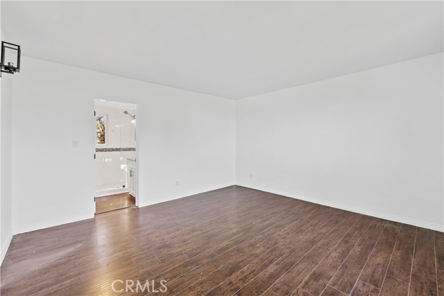 Detail Gallery Image 18 of 36 For 5160 Medina Rd, Woodland Hills,  CA 91364 - 3 Beds | 3 Baths