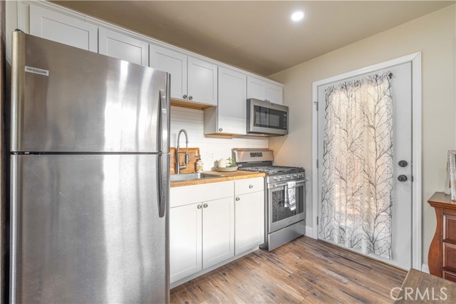 Detail Gallery Image 7 of 28 For 225 Sunset Ln, Sugarloaf,  CA 92386 - 2 Beds | 1 Baths