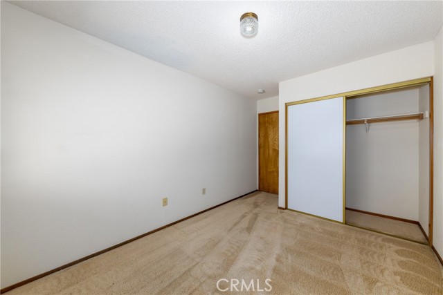 21930 Mohican Avenue, Apple Valley CA: https://media.crmls.org/medias/8114bd62-5ccd-4cb4-b90a-865dfcd8d6ae.jpg