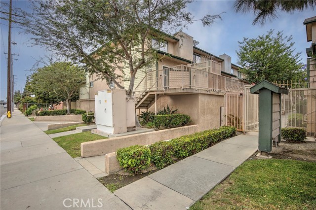 1211 E Carson Street, Carson CA: https://media.crmls.org/medias/81153b7a-17cc-45d7-9f58-5d5119e0de95.jpg