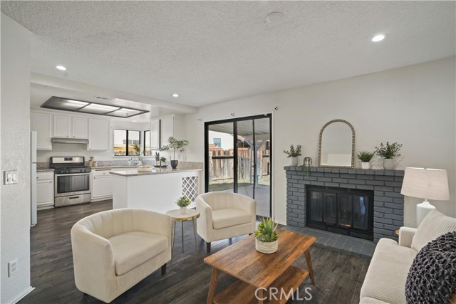 Detail Gallery Image 5 of 22 For 37702 50th St, Palmdale,  CA 93552 - 3 Beds | 2 Baths