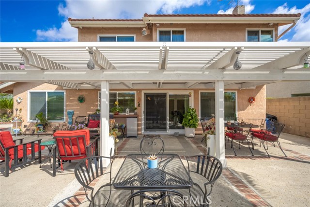 Entertainer’s delight! Plenty of space under the covered patio to host a BBQ.
