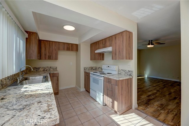 Detail Gallery Image 12 of 30 For 25834 Viana Ave #5,  Lomita,  CA 90717 - 2 Beds | 1/1 Baths