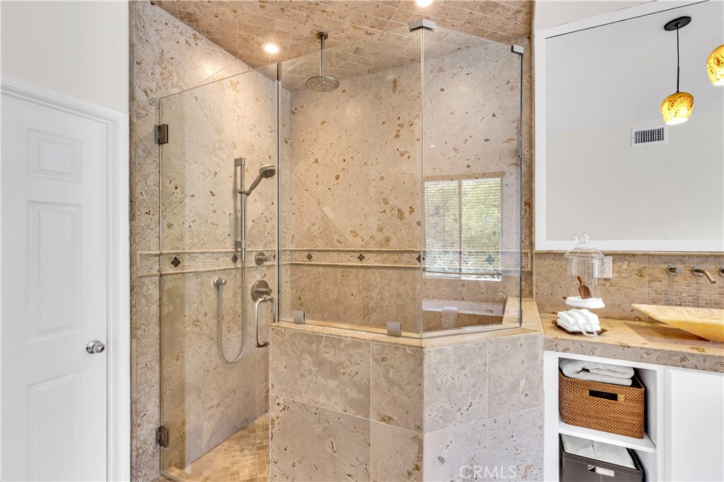 MLS #OC25095542 img 25