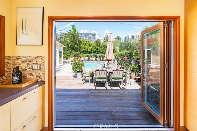 Detail Gallery Image 19 of 56 For 10707 Rochester, Los Angeles,  CA 90024 - 3 Beds | 3 Baths