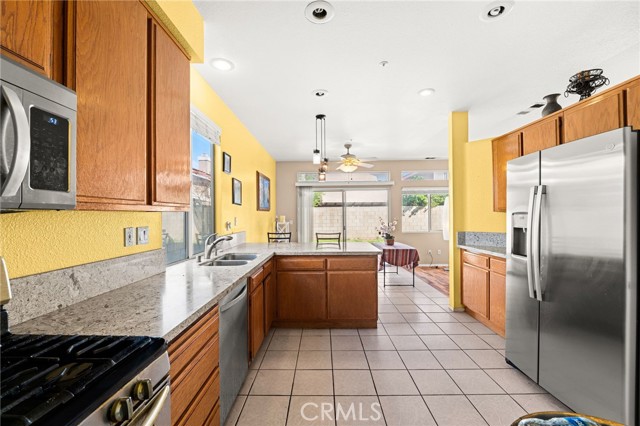 Detail Gallery Image 7 of 20 For 15424 Tobarra, Fontana,  CA 92337 - 3 Beds | 2/1 Baths