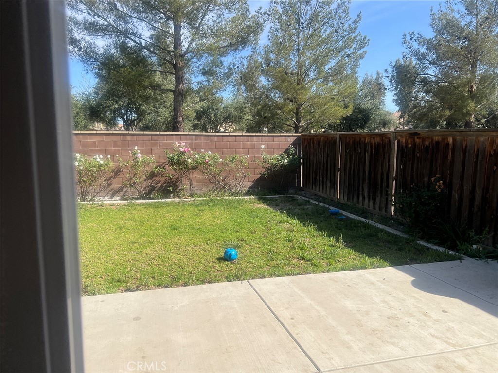 https://media.crmls.org/medias/8117a040-9128-4fe3-86ef-f86d22c96dca.jpg?preset=X-Large