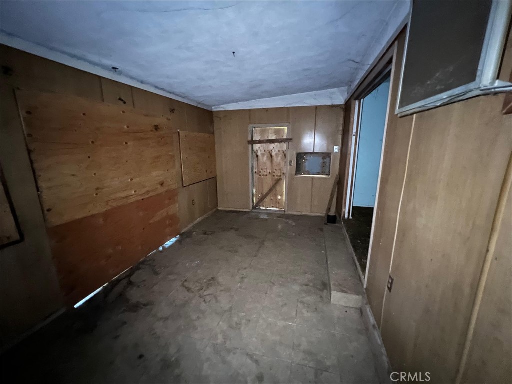 https://media.crmls.org/medias/8118c45f-d3fa-449b-9b7d-791da42e89b0.jpg?preset=X-Large
