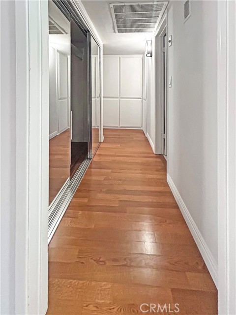 Detail Gallery Image 5 of 19 For 7949 Selma Ave, #2,  Los Angeles,  CA 90046 - 2 Beds | 2 Baths