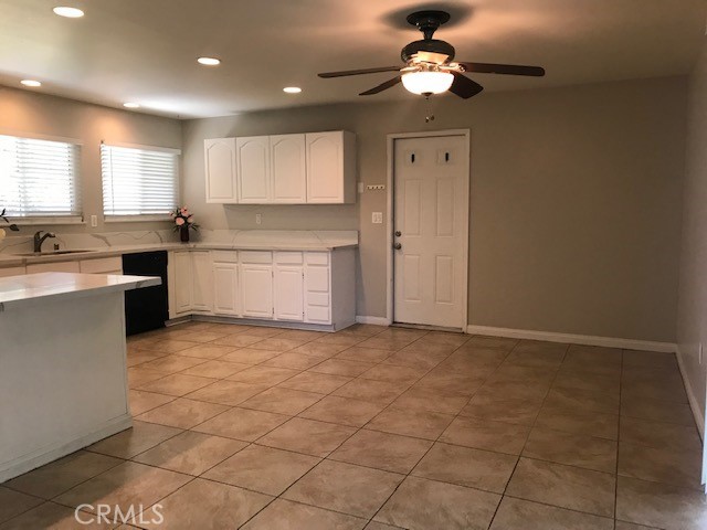 321 N Lincoln Street, Redlands CA: https://media.crmls.org/medias/8119bcd4-cad2-4928-9489-29ae39c18d15.jpg