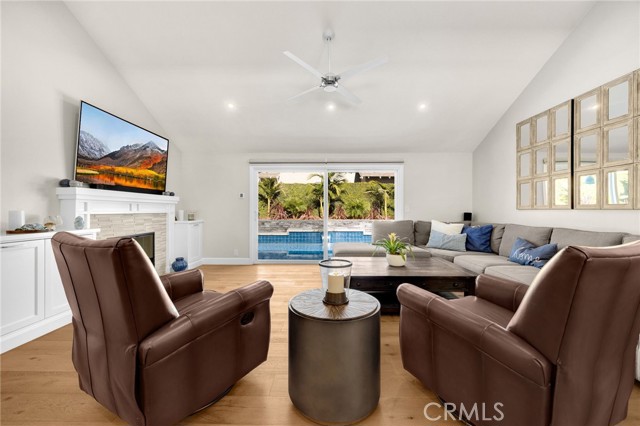 Detail Gallery Image 6 of 31 For 1619 Melody Ln, Fullerton,  CA 92831 - 4 Beds | 3/1 Baths