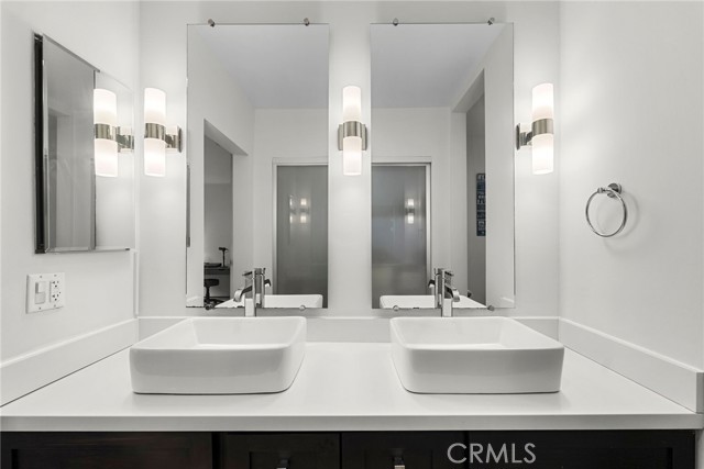 Detail Gallery Image 17 of 24 For 1045 N Kings Rd #107,  West Hollywood,  CA 90069 - 2 Beds | 2 Baths