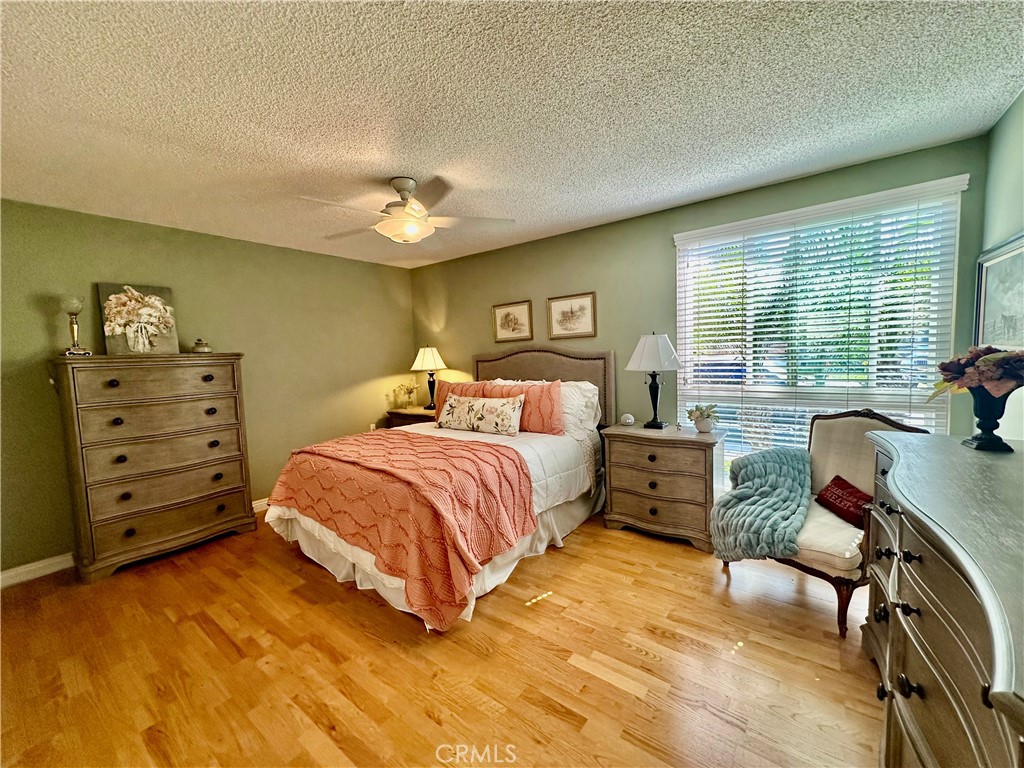 https://media.crmls.org/medias/811aa3bf-d6b7-4c4d-8b3b-a6aeecbdcf98.jpg?preset=X-Large