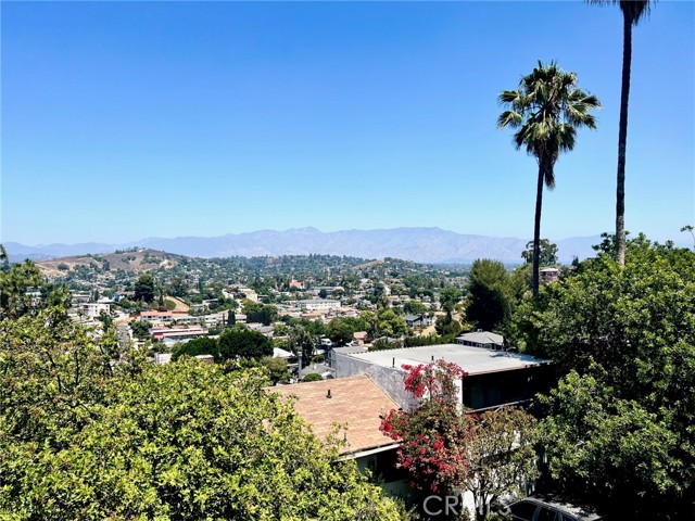 2717 Chadwick Circle, Los Angeles CA: https://media.crmls.org/medias/811ad2f0-c0f8-4332-ad6f-39812d845ed5.jpg