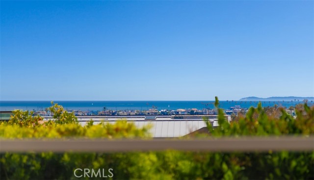1501 Serenade, Corona del Mar CA: https://media.crmls.org/medias/811af4cb-1119-4933-955f-0337fec15861.jpg