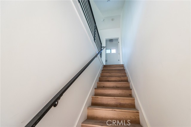 Detail Gallery Image 2 of 22 For 4507 W 18th St Dr #1,  Los Angeles,  CA 90019 - 4 Beds | 3 Baths