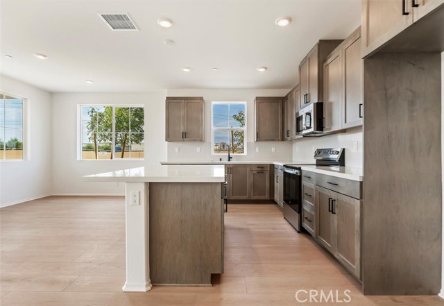 Detail Gallery Image 4 of 21 For 16109 Linden Ln, Chino,  CA 91708 - 3 Beds | 3 Baths