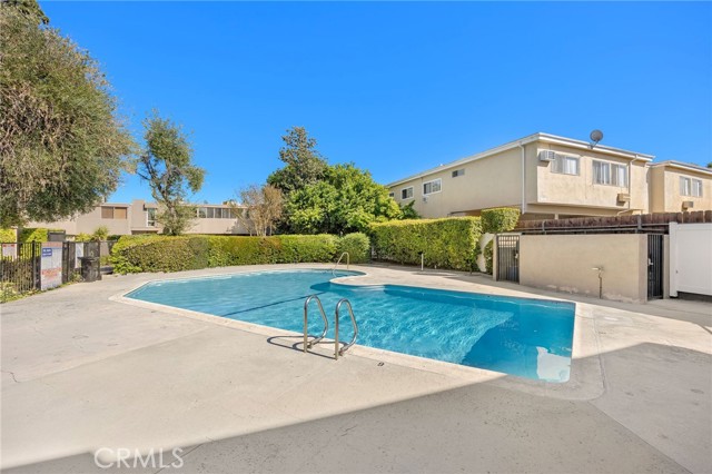 Detail Gallery Image 27 of 28 For 18110 Killion St #2,  Tarzana,  CA 91356 - 3 Beds | 2/1 Baths
