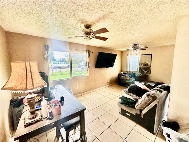 Detail Gallery Image 5 of 17 For 304 N Channing, Fresno,  CA 93706 - 3 Beds | 1 Baths