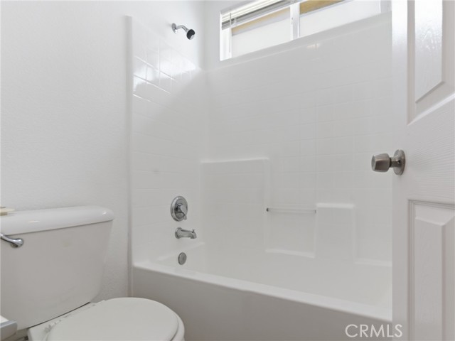 Detail Gallery Image 12 of 36 For 29436 Shannon Ct, Canyon Country,  CA 91387 - 4 Beds | 2/1 Baths