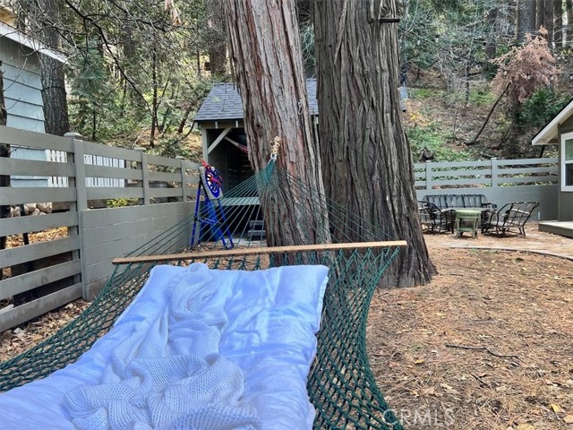 855 Lake Drive, Lake Arrowhead CA: https://media.crmls.org/medias/811d73d7-bfa2-4f68-ab99-4e80bdb88435.jpg