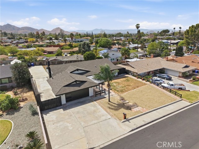 Detail Gallery Image 4 of 40 For 22783 Brentwood, Grand Terrace,  CA 92313 - 4 Beds | 2 Baths