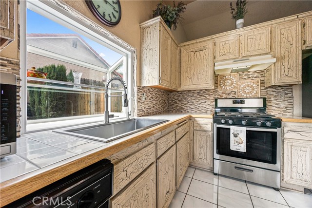 Detail Gallery Image 9 of 29 For 23143 Canyon Estates, Corona,  CA 92883 - 4 Beds | 2 Baths