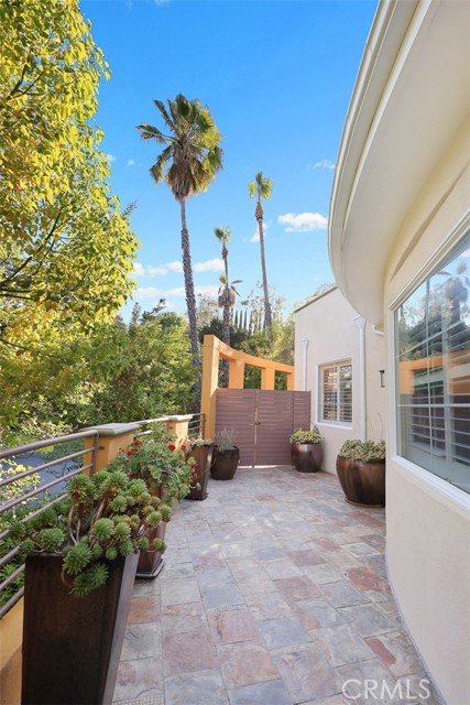 838 Braewood Court, South Pasadena CA: https://media.crmls.org/medias/811e5ea1-7b88-436c-b89f-2167cc1b869c.jpg