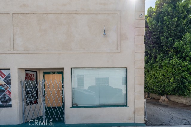 4382 Lankershim Boulevard, North Hollywood CA: https://media.crmls.org/medias/811ea611-f5b4-4c0a-82da-2f4c86ea583d.jpg