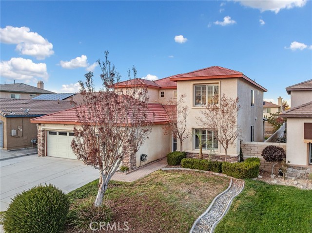 Detail Gallery Image 2 of 48 For 13752 Dodie Ave, Victorville,  CA 92392 - 4 Beds | 3/1 Baths