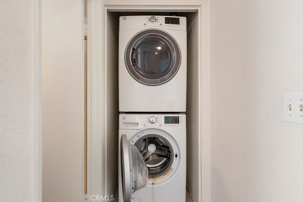 https://media.crmls.org/medias/811eeaed-ad74-4334-adcc-a528e5ad65d6.jpg?preset=X-Large