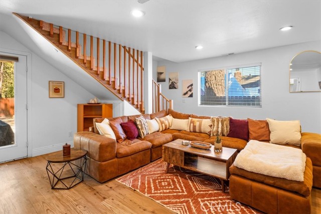 Detail Gallery Image 2 of 30 For 39965 Hillcrest, Big Bear Lake,  CA 92315 - 4 Beds | 2 Baths