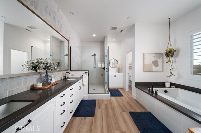 17042 Meteor Way, Riverside CA: https://media.crmls.org/medias/811fcc81-c94f-4d9a-8715-a2fcab546383.jpg