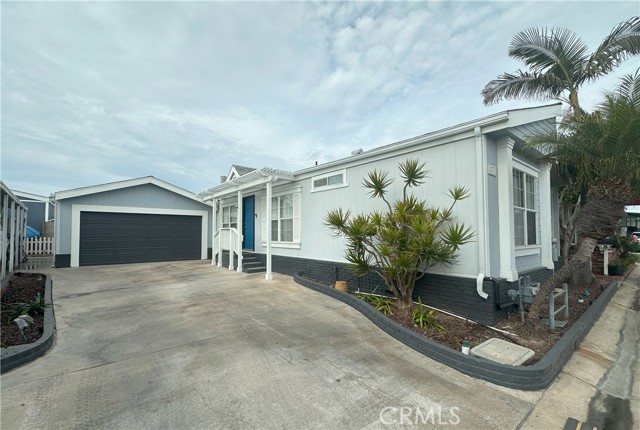 Detail Gallery Image 1 of 37 For 21851 Newland St. #137,  Huntington Beach,  CA 92646 - 3 Beds | 2 Baths