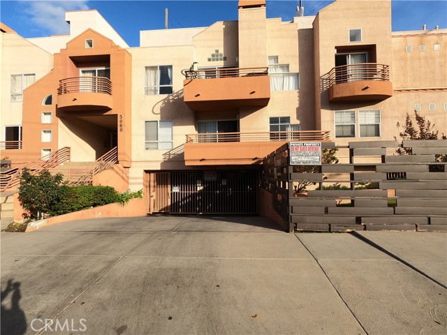 Detail Gallery Image 19 of 26 For 5060 Kester Ave #211,  Sherman Oaks,  CA 91403 - 2 Beds | 2 Baths