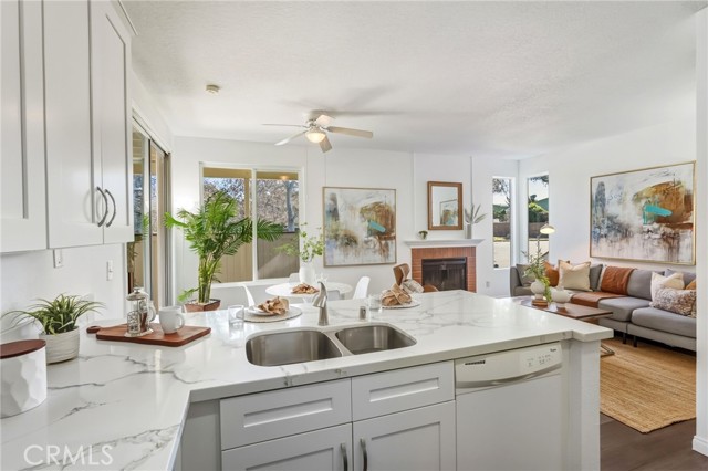 Detail Gallery Image 14 of 45 For 2426 Pleasant Way #E,  Thousand Oaks,  CA 91362 - 2 Beds | 1 Baths