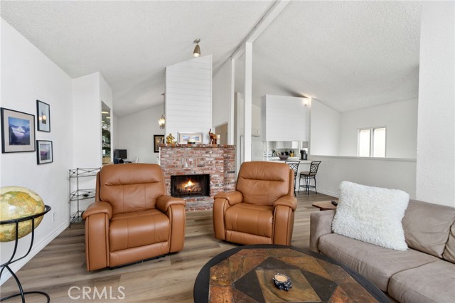 Detail Gallery Image 2 of 22 For 423 Carnation Ave #1/2,  Corona Del Mar,  CA 92625 - 2 Beds | 2 Baths