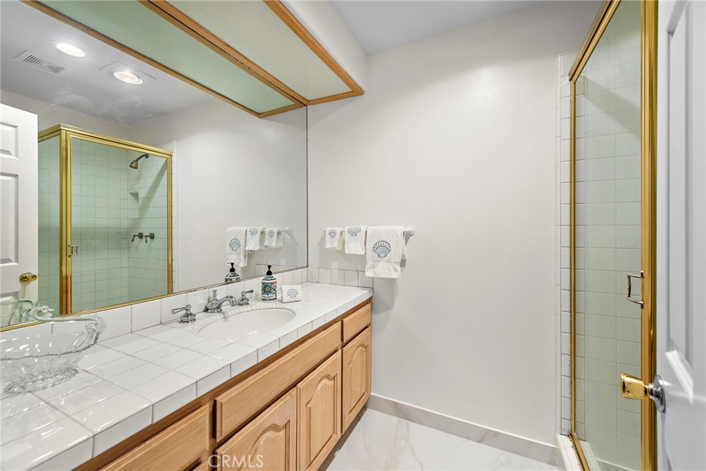 812456b8 0456 4d8f 9275 E52fd3892ab0