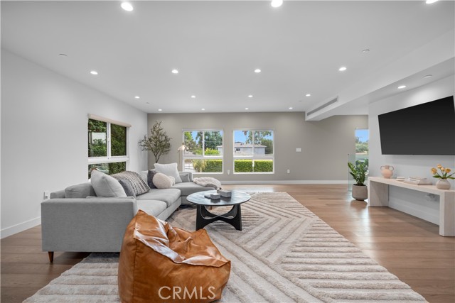 14157 Tiara Street, Sherman Oaks CA: https://media.crmls.org/medias/8124d083-563d-439a-863a-11503406e391.jpg