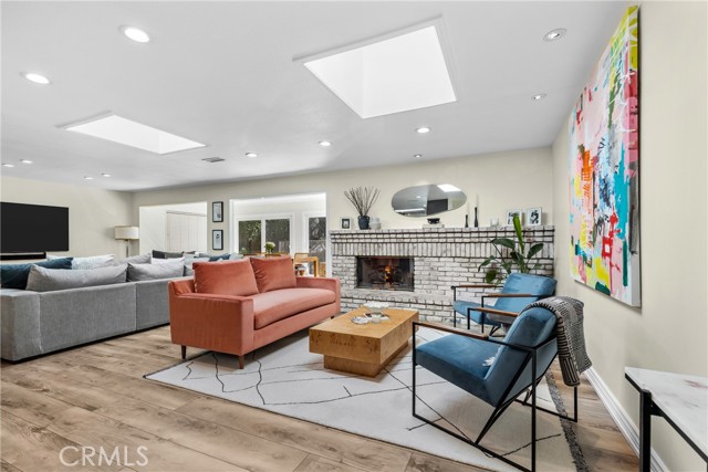 Detail Gallery Image 5 of 36 For 22736 Margarita Dr, Woodland Hills,  CA 91364 - 4 Beds | 2 Baths