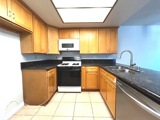 Detail Gallery Image 6 of 16 For 928 Whitewater Dr #97,  Fullerton,  CA 92833 - 2 Beds | 2/1 Baths