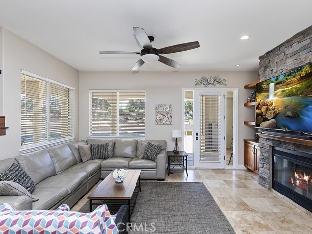 Detail Gallery Image 17 of 67 For 36410 Calle Puerta Bonita, Temecula,  CA 92592 - 5 Beds | 4/2 Baths