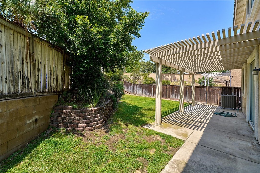 https://media.crmls.org/medias/8125e330-91ad-463f-a3e3-4ca14e961c6c.jpg?preset=X-Large