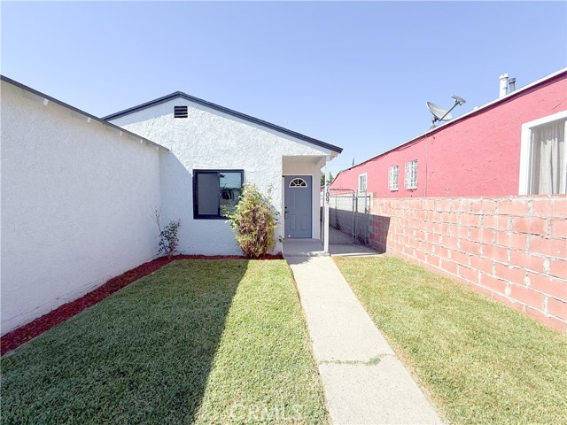 2109 E 113th Street, Los Angeles CA: https://media.crmls.org/medias/81266db1-34e7-4e12-b872-7ebfeb3a351d.jpg